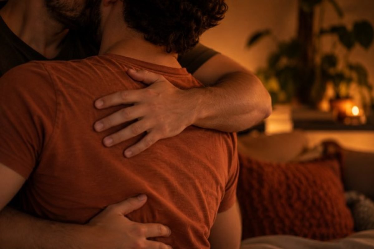 corpo desejo e autoestima, casal em momento de intimidade e aceitação mútua